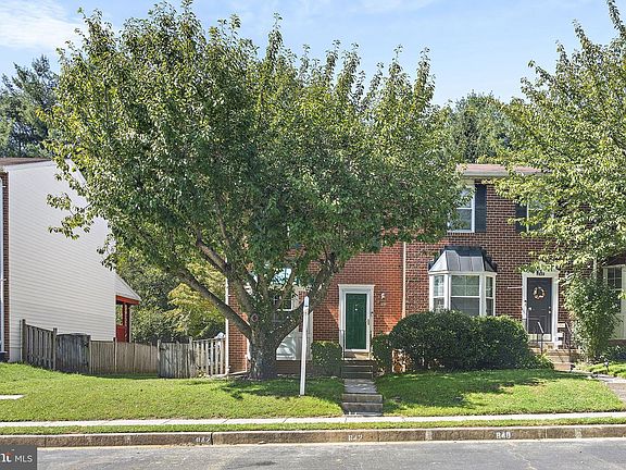 3rd image of 842 Ellicott Dr