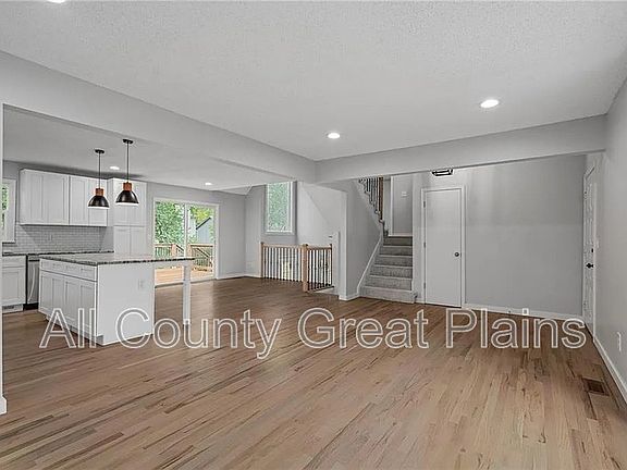 4th image of 1917 E Stratford Rd