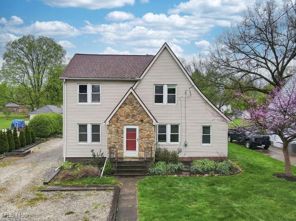 3221 Killian Rd, Uniontown, OH 44685