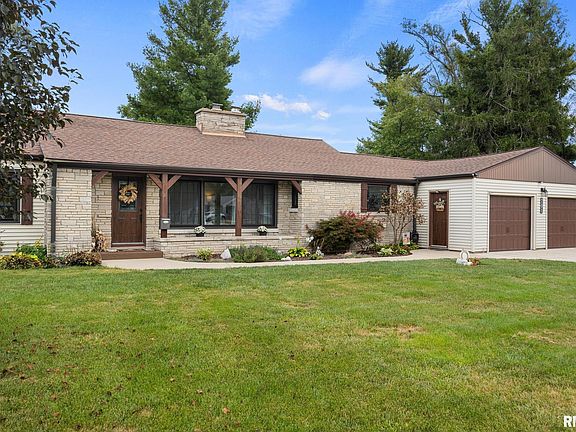 3rd image of 701 Crestview Dr