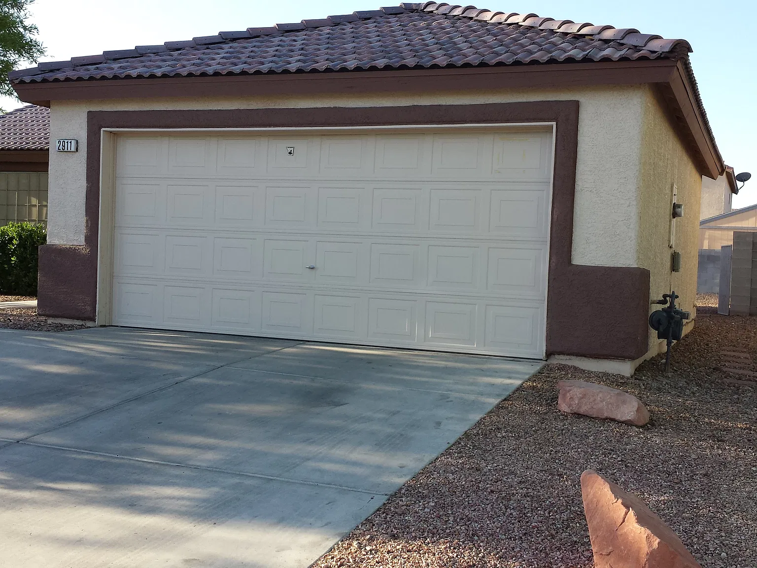 4 bed, 1374 sqft, $2,100 — Photo 1