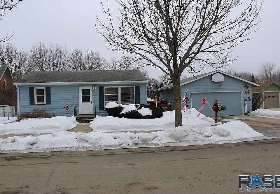 1st image of 605 W Lawn Park Ave