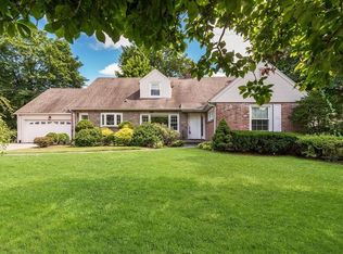 88 Rose Ave, Eastchester, NY 10709