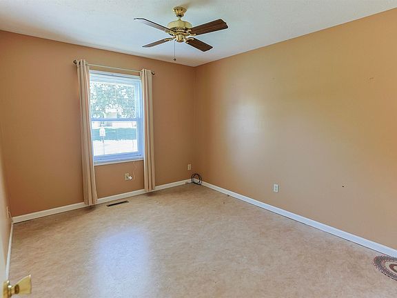 4th image of 1870 Saint Michaels Ct