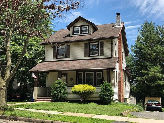 5th image of 48 Hillside Ave