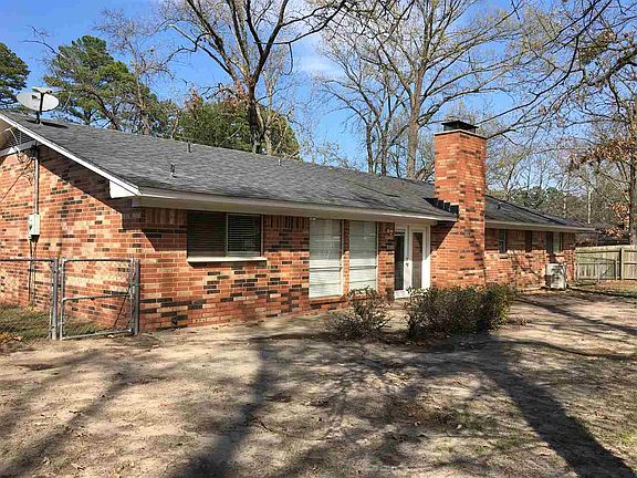 3rd image of 804 Hollybrook Dr
