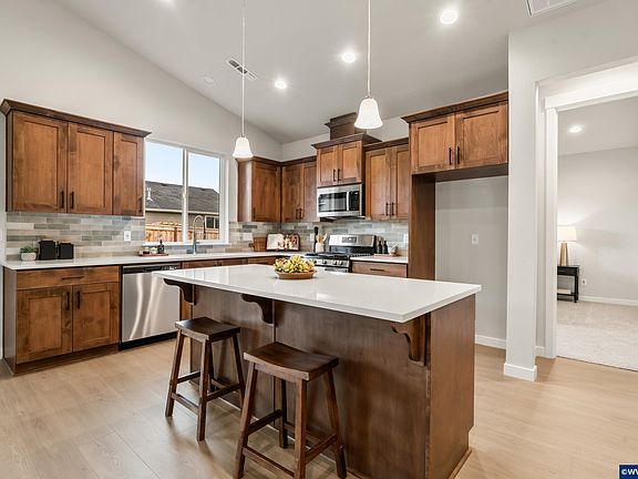 3rd image of 5588 NW Tanoak Dr