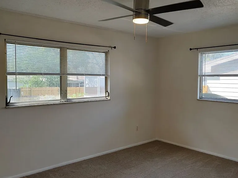4470 Cynthia Ln — Photo 10
