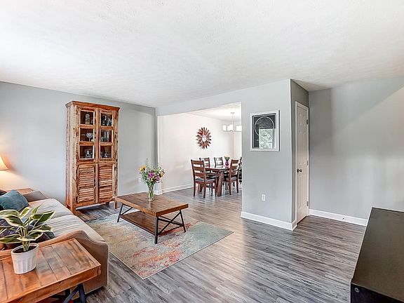 5th image of 47 Lenore Dr