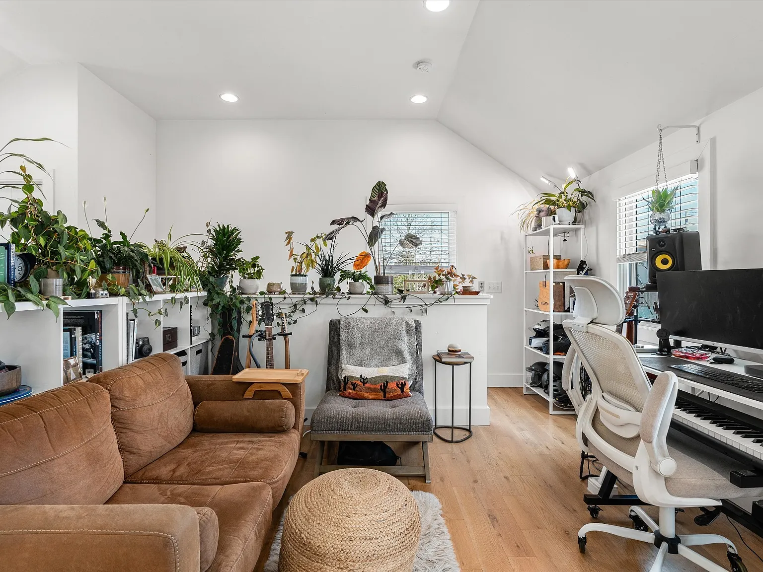 Studio, 500 sqft, $1,500 — Photo 2