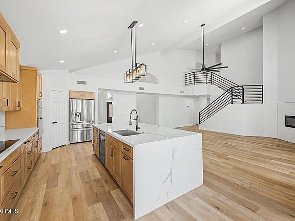 3rd image of 1426 E AMBERWOOD Drive