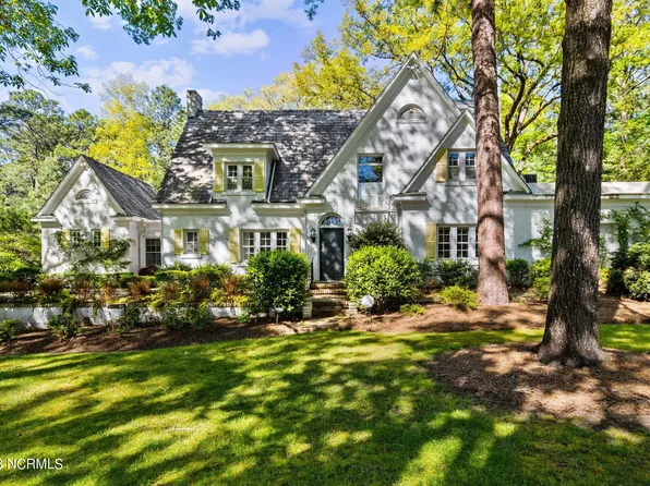 855 E Massachusetts Avenue, Southern Pines, NC 28387