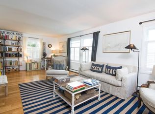 19 Underwood Ct, Newport, RI 02840