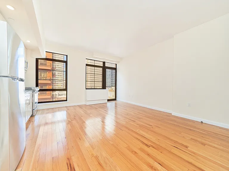 2211 3rd Ave #7-C — Photo 2