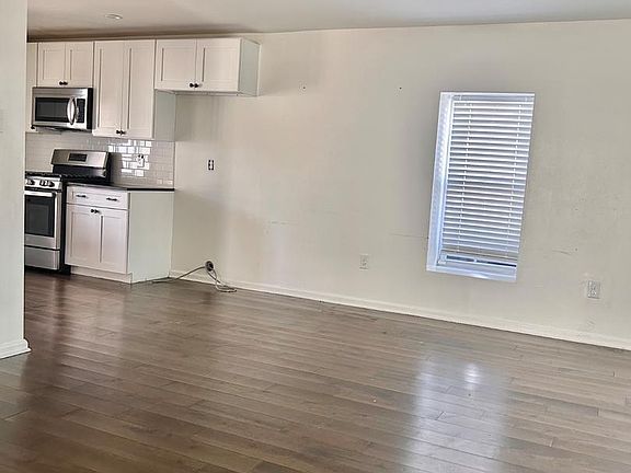 4th image of 515 Seneca Ave