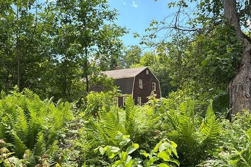 2nd image of 1265 New Hampton Rd
