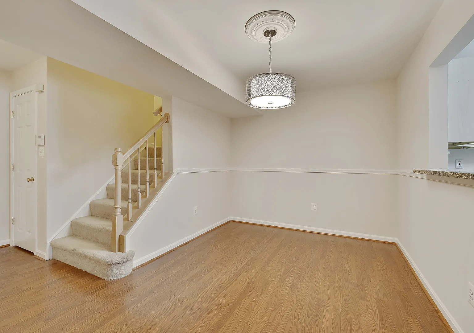 Top-Floor 3BD/3BA seconds to Downtown Crown! — Photo 3