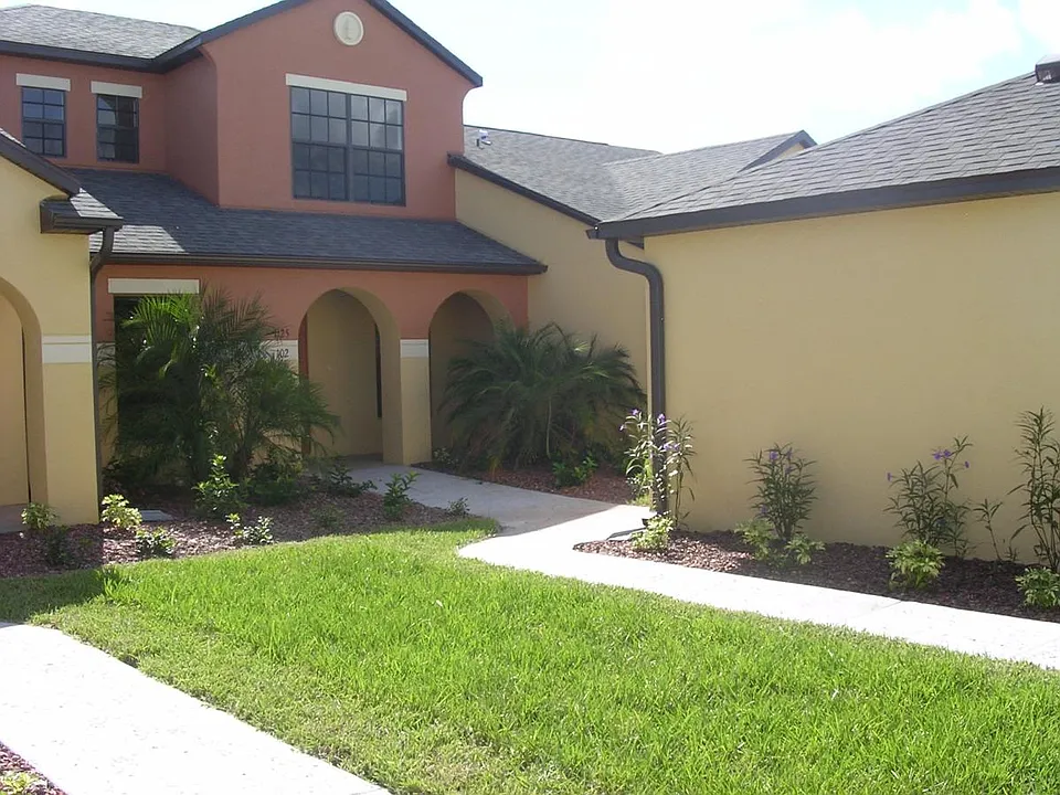 975 Luminary Cir #106