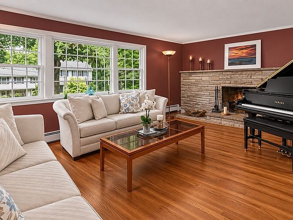 4th image of 22 Tanglewood Rd