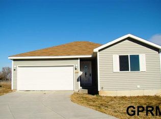 5262 N 9th St, Lincoln, NE 68521