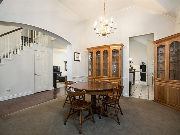 4th image of 241 Mimosa Dr