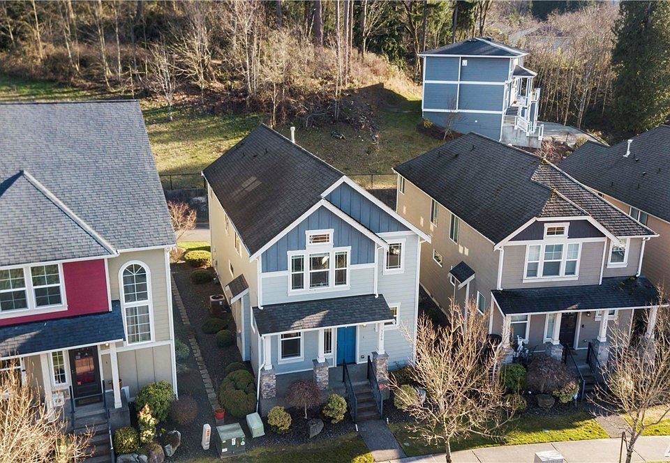Welcome Home to 3206 Highlands Blvd!