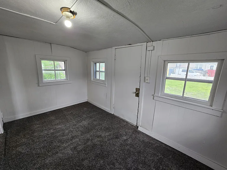425 Glenwood St — Photo 23