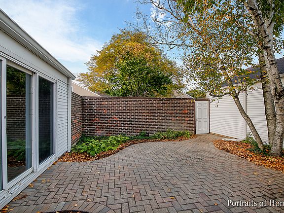3rd image of 1054 Dartmouth Dr