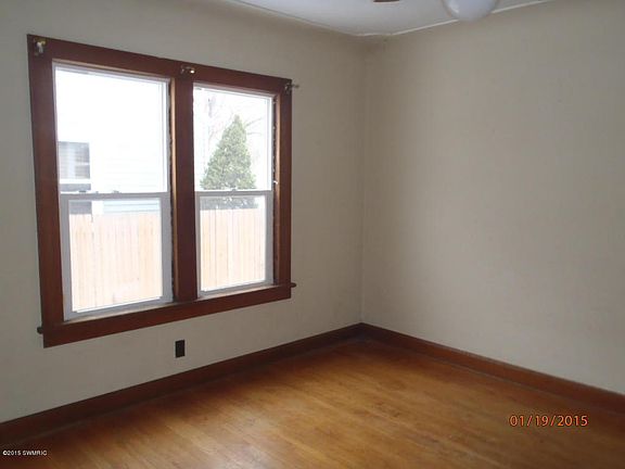 3rd image of 1953 Galewood Ave SW