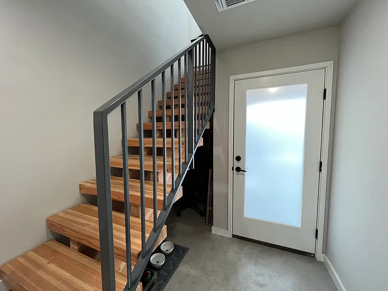 913 Duncan Ln — Photo 15