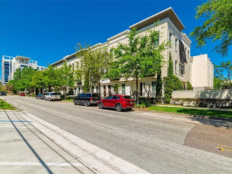 653 E Jackson St — Photo 4
