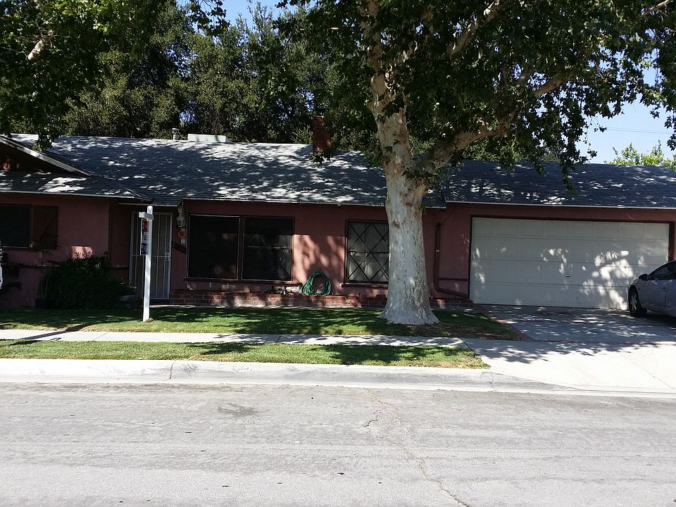 1st image of 24122 Pine St