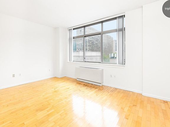 5th image of 250 E 30th St APT 5C