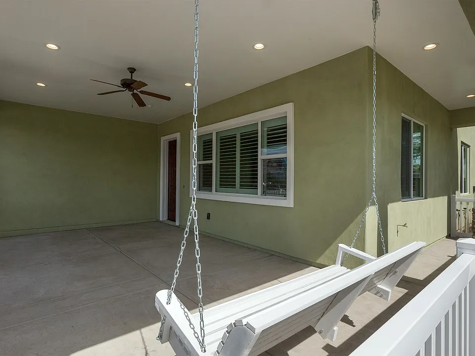 1028 Porch
