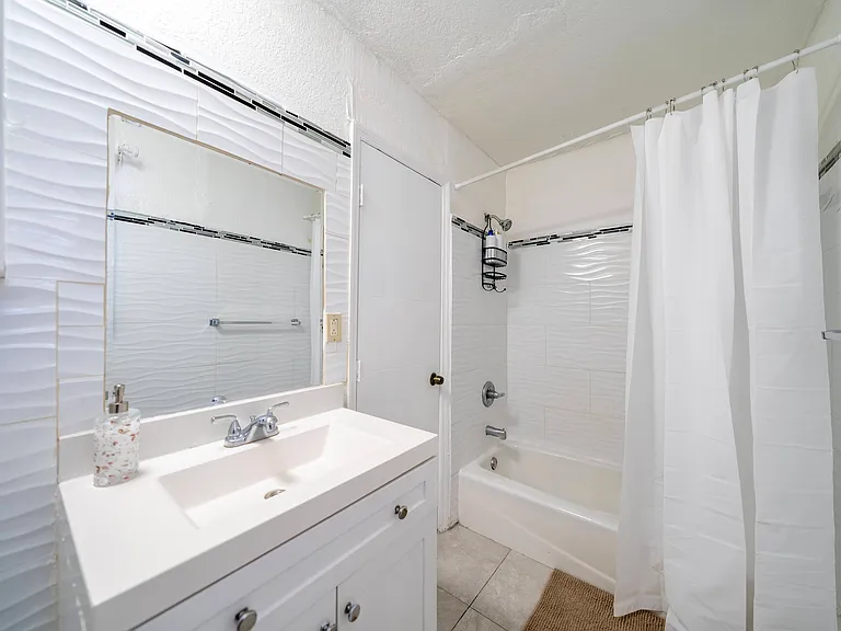 1678 SW 11th St #3 — Photo 10