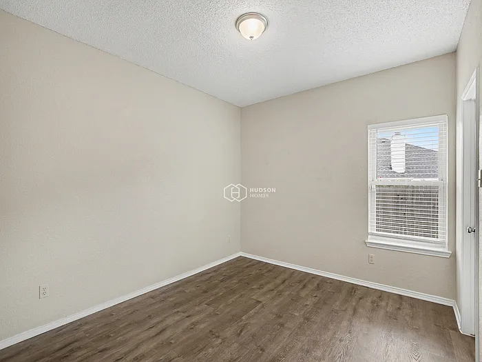2702 Kingswood Ct — Photo 12