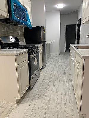 3rd image of 654 9th Ave #2A