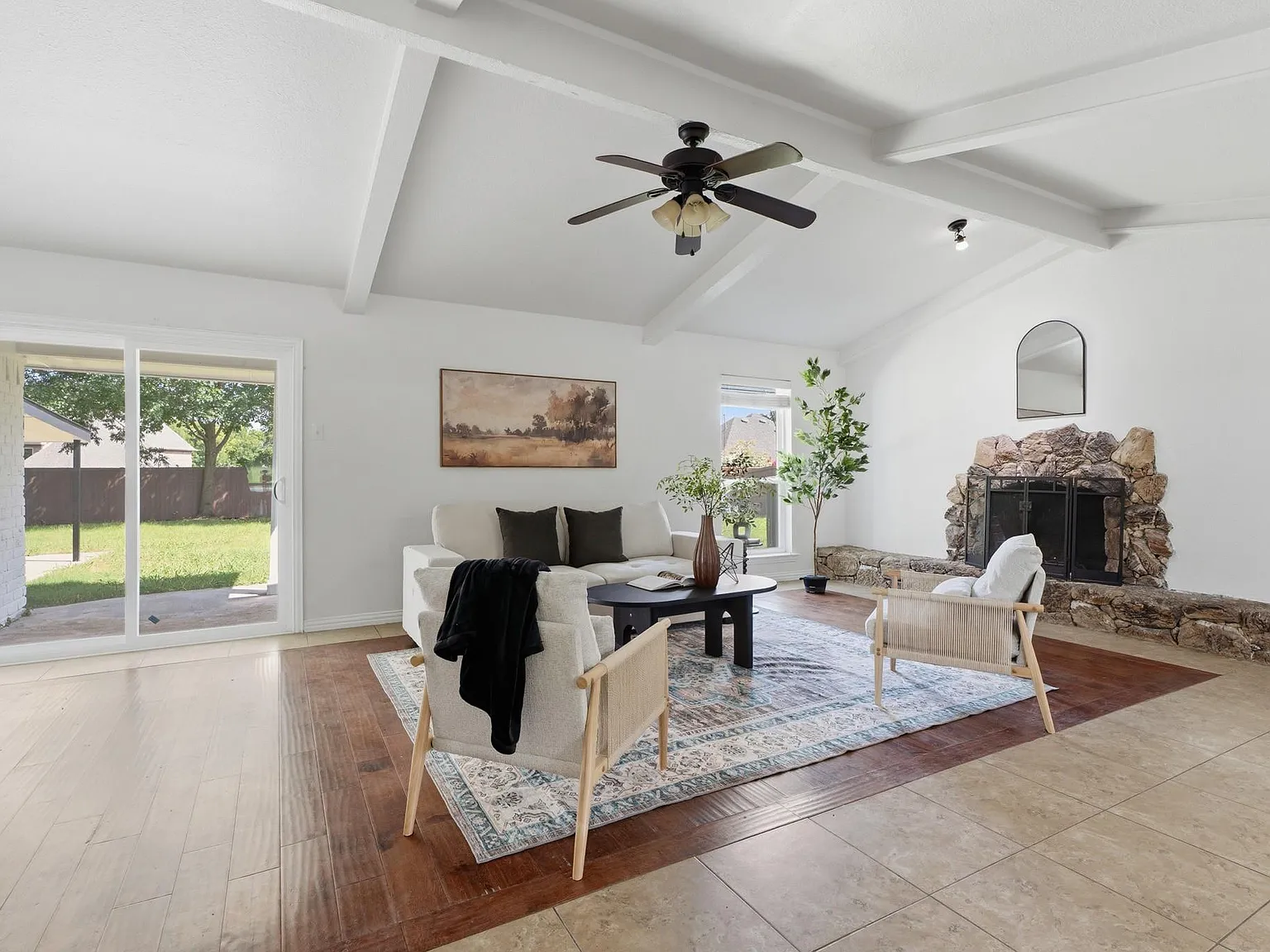 5 bed, 2417 sqft, $3,700 — Photo 4
