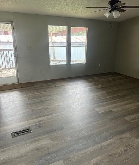 198 Clover Ln — Photo 2