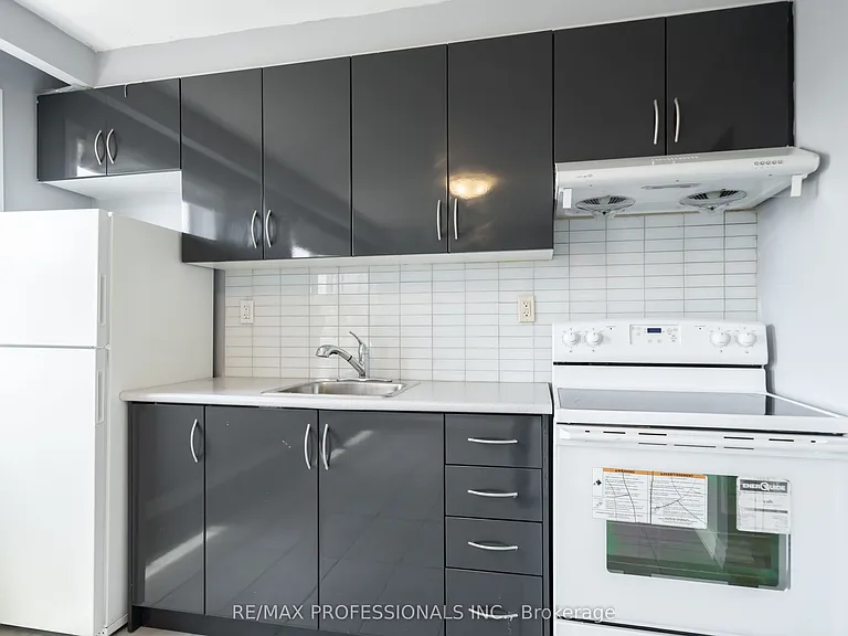 35A Bowie Ave #UPPER — Photo 11