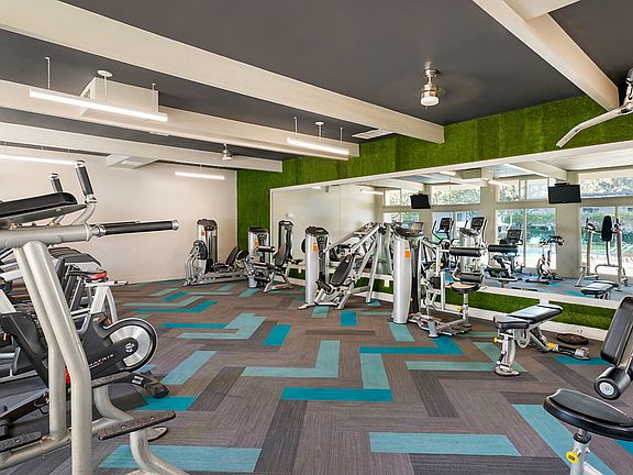 4th image of 1800 W Hillcrest Dr #1306