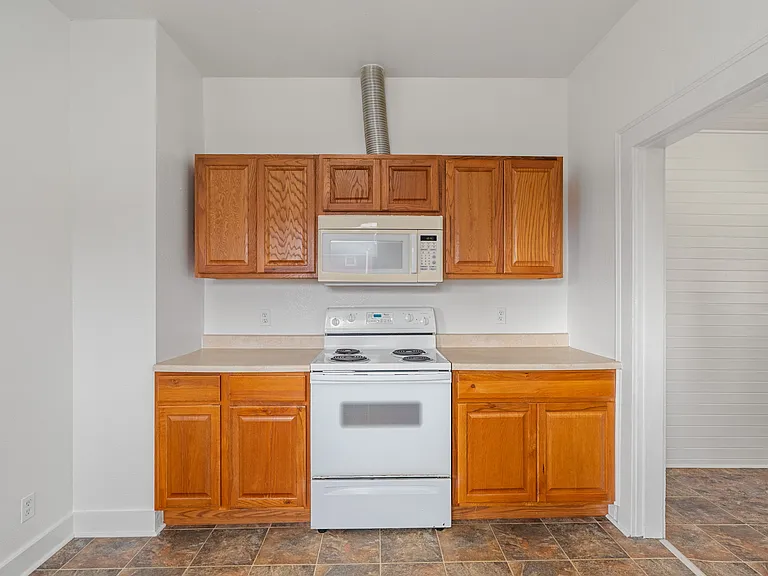 3033 Sumner Ave — Photo 6