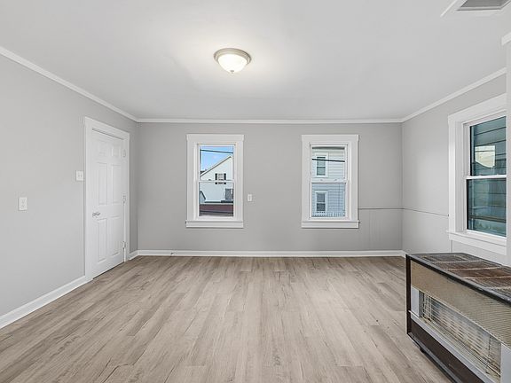 4th image of 255 Rodman St #3