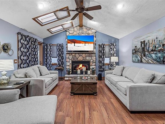 5th image of 360 Floradale Ave