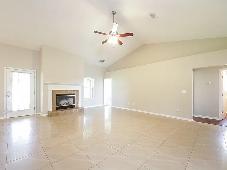 3209 Silverado Cir — Photo 4
