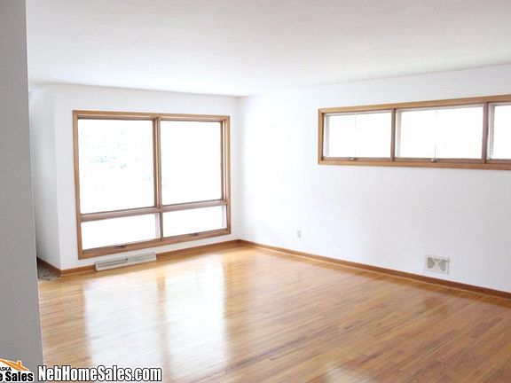 4th image of 300 Bruce Dr