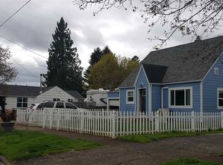 1327 SE Howe St, Dallas, OR 97338