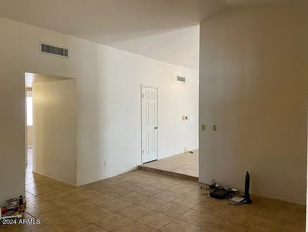 1543 N La Rosa Dr — Photo 8