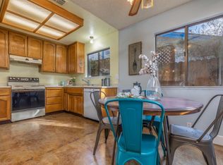 812 Harvey Way, Sacramento, CA 95831
