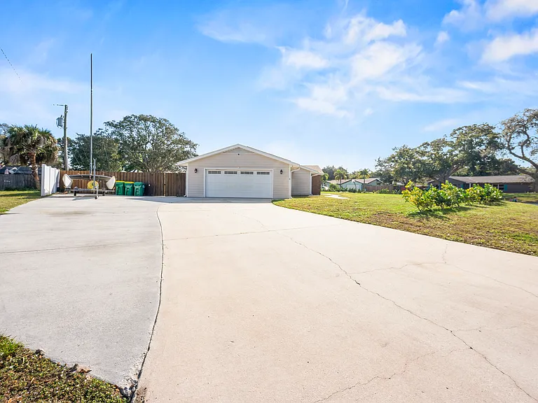 1260 Leslie Dr — Photo 43